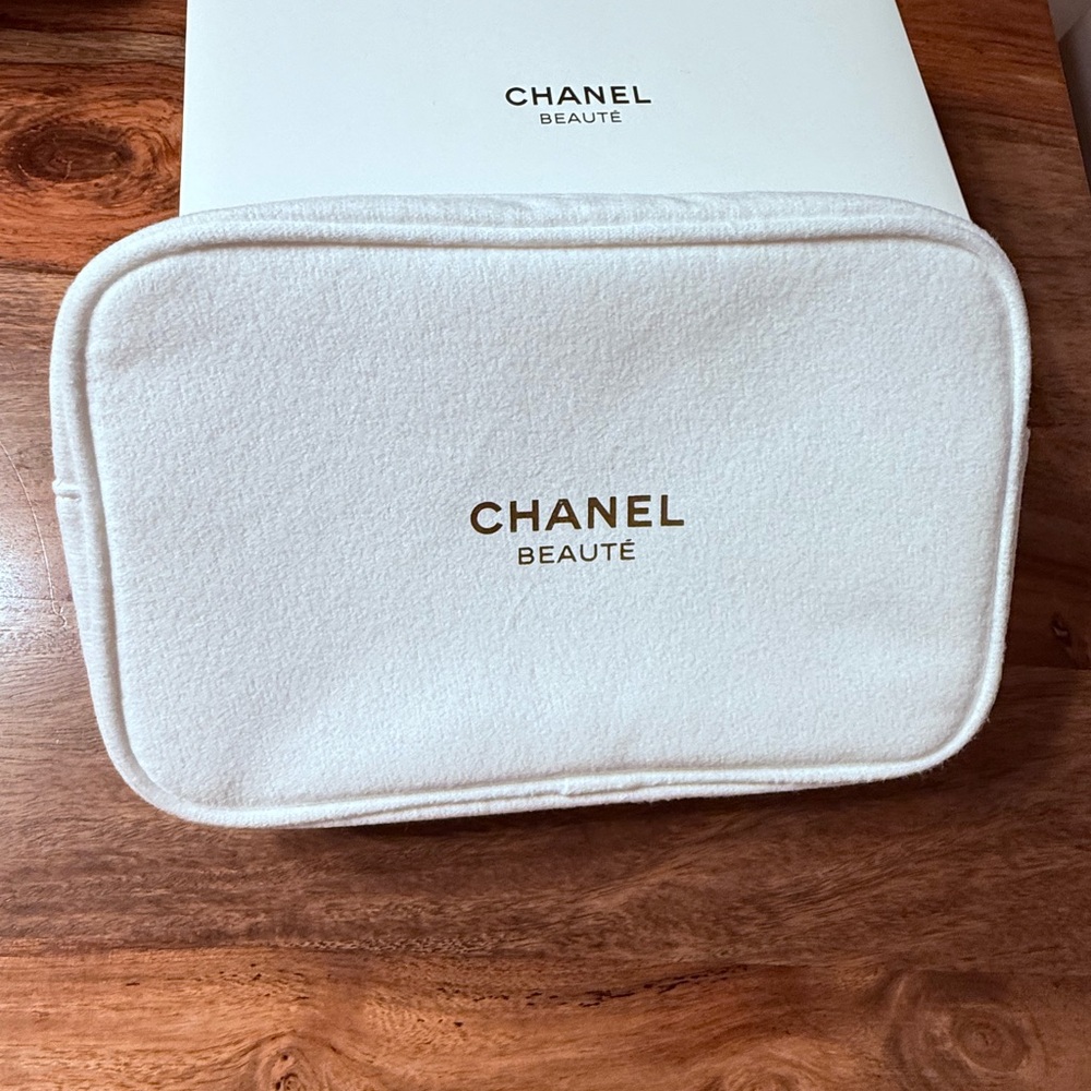 Chanel Beauté Cream Cosmetic Pouch